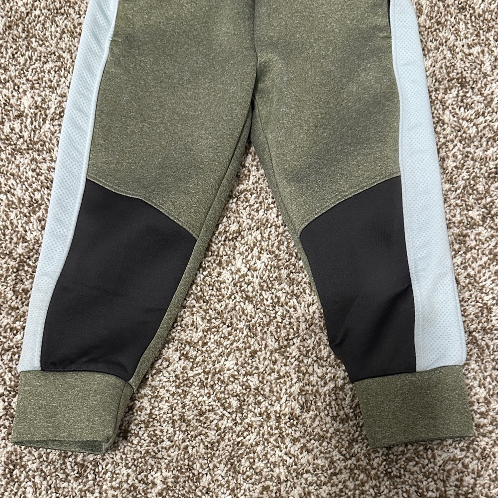 Toddler 2T Bundle - Kids Jogger, Jeans and Bluey Jacket - Picture 11 of 16
